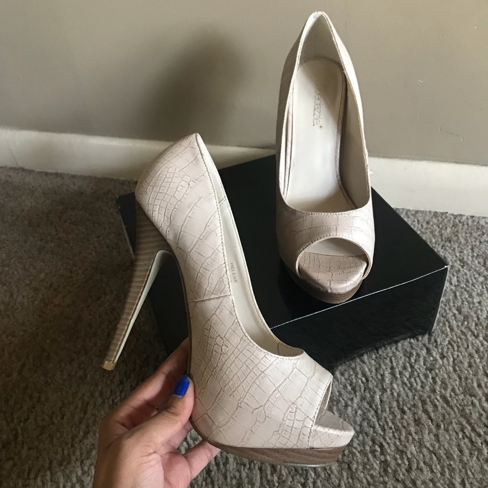 Cute Tan Open-Toe Pumps
